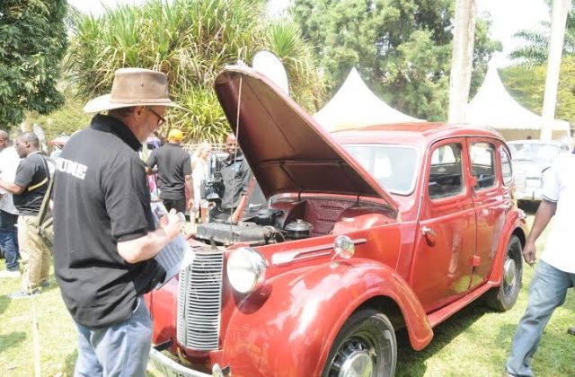 Vintage car show drives in the enthusiasts