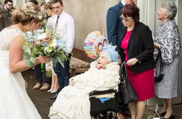 Wow! Meet this 100-year-Old bridesmaid (photos)