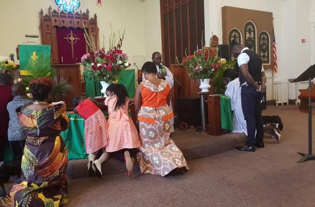 Bebe Cool Criticized For Not Kneeling In Church