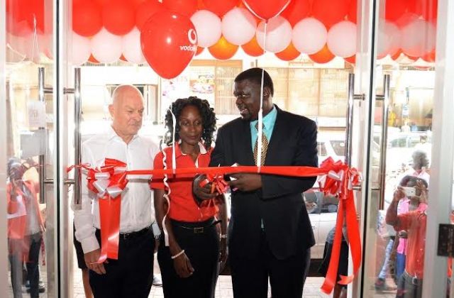 Kampala City Traders Welcome Vodafone’s First Experience Store On Luwum Street