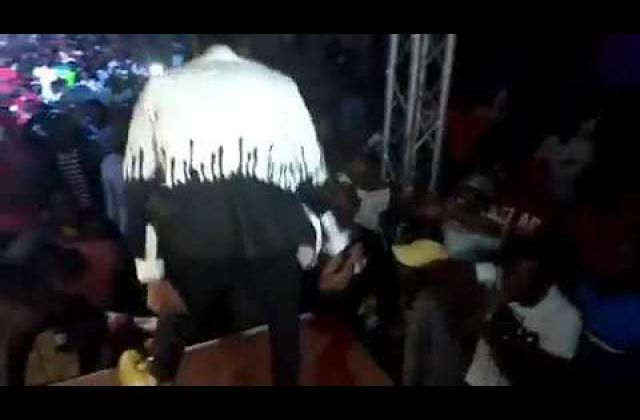 Video: Kalifah Aganaga Falls On Stage During Performance