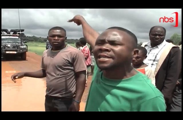 Running Battles as Police engages Protesters on Mbale Tirinyi Road