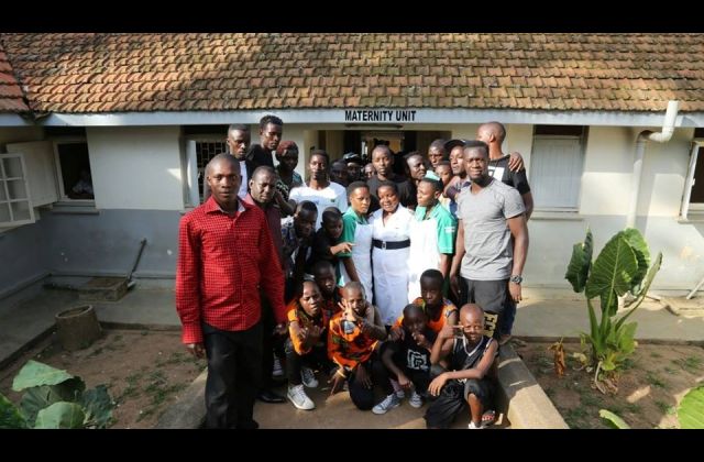 Photos — Eddy Kenzo & Uganda Cranes Stars Donate Items To Masaka Hospital