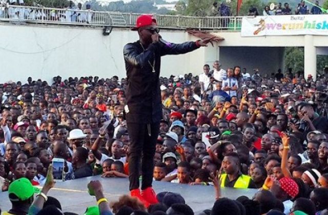 How It went Down: Kiss Daniels Performance At Buzz Leavers Rock (Photos)
