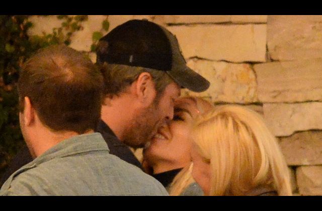 Blake Shelton Can't Keep His Hands Off Gwen Stefani!