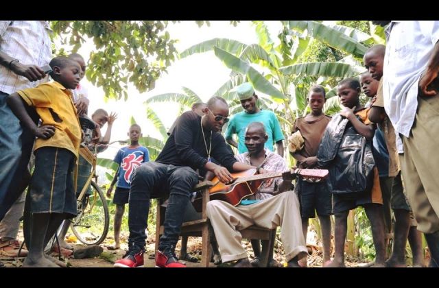 Eddy Kenzo Schooled By A Blind Guitar Player.