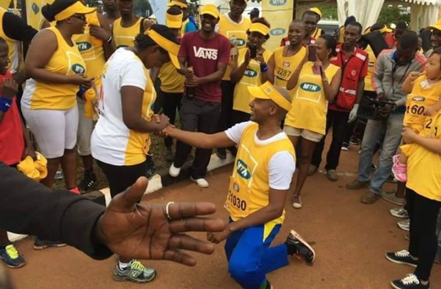 Brave — Man Proposes To Girlfriend in front of Thousands at MTN Marathon