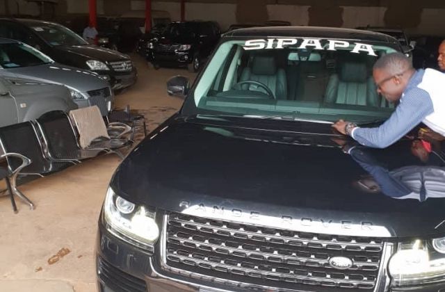Sipapa buys new Range Rover to Compete With Bryan White