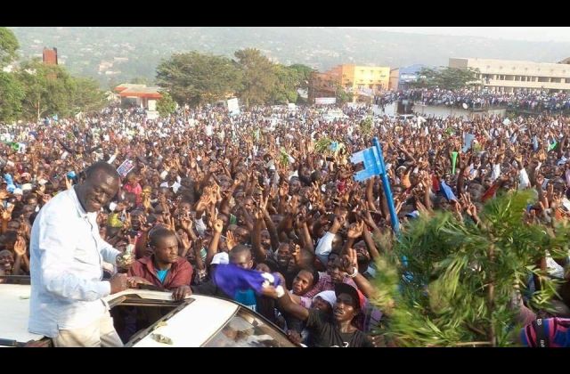 Besigye Heads to Ibanda and Kiruhura After Massive Rally In Masaka