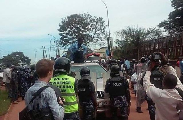 Besigye Held at Naggalama; Police Yet To Charge Him