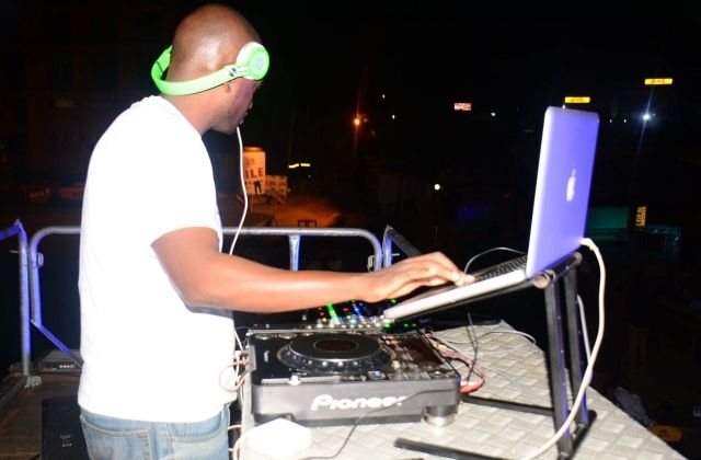 Castle Lite Treats Partiers To A Fun-Filled Night At Legends Bar