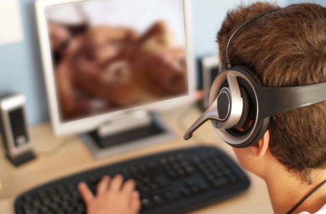 How To Watch Porn (At Work) And Not Get Caught - Howwe.ug