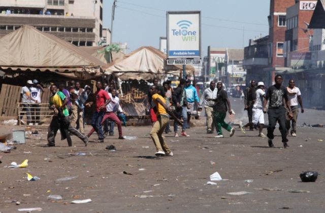 Clashes Breakout in Zimbabwe as ruling Zanu-PF wins Majority seats in parliament