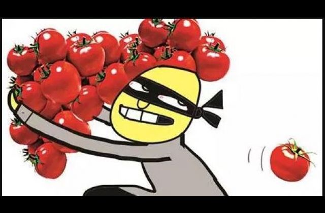 Police officer caught stealing tomatoes