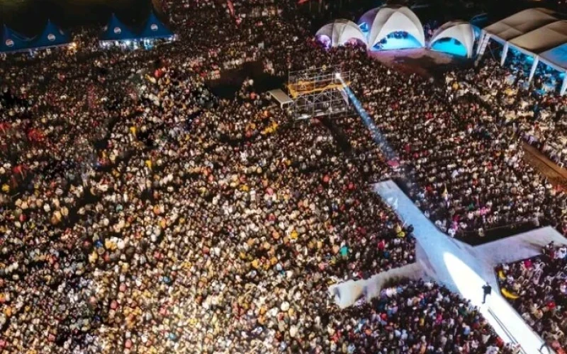 Ray G Breaks Record as 20,000 Fans Fill Kakyeka Stadium!