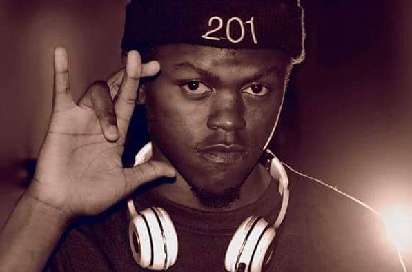 Moynali kiyimlardan porno video Olik mast holatda sikilgan